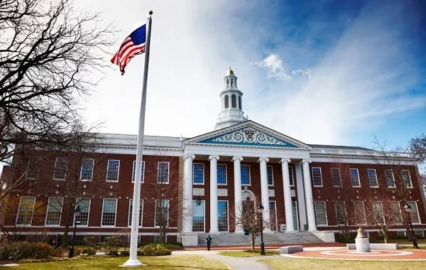 Harvard Universiteti irqi və etnik ayrı-seçkilikdə ittiham olundu