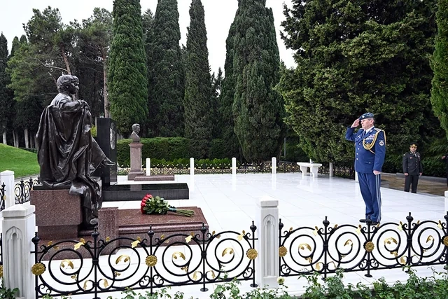 Müdafiə naziri Slovakiyanın nümayəndə heyəti ilə müzakirələr apardı - Foto
