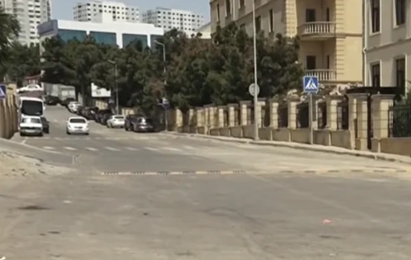 Səbaildə torpaq sürüşməsinə görə bağlanan yolda təmir işləri niyə aparılmır? - VİDEO