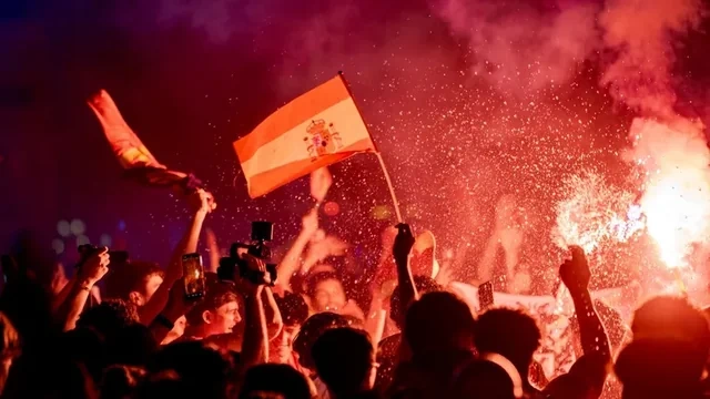 İspaniya millisinin qələbə şənliyində faciə: Ölən və yaralananlar var - FOTO