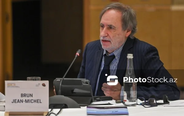 Jan-Mişel Brun: "Mətbuat bəzi problemin həllində xüsusi rol oynaya bilər"