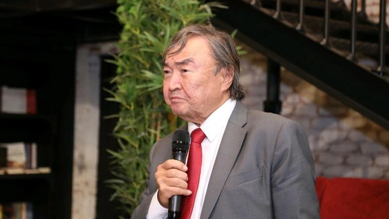 Oljas Süleymenov Nobelə namizəd göstərildi