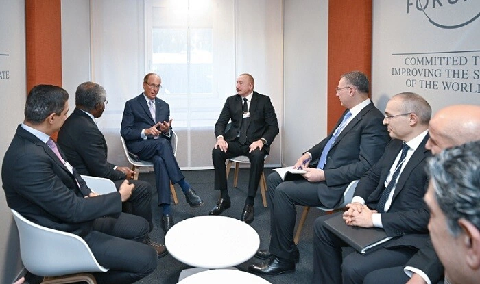 İlham Əliyev Fink və Oqunlesi ilə görüşdü