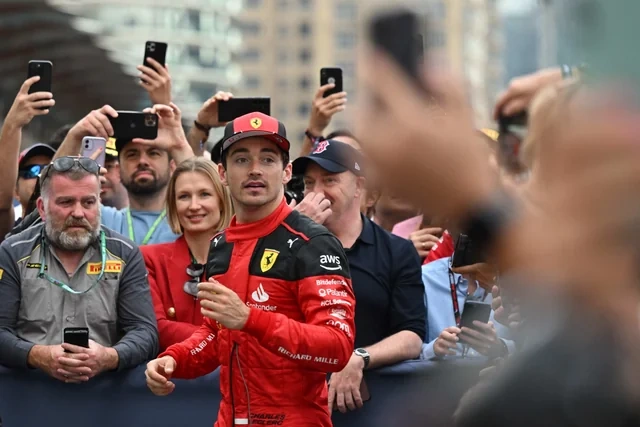 İdmandan kənar: Çempionluğa doğru irəlilədiyi vaxt atasını itirən, Ferrari sükanı arxasında böyüyən uşaq - Foto/Video