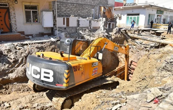 ADSEA: "Üzərində evlər tikildiyinə görə çökən kollektorun qəzalı hissəsi dəyişdirilir" - FOTO