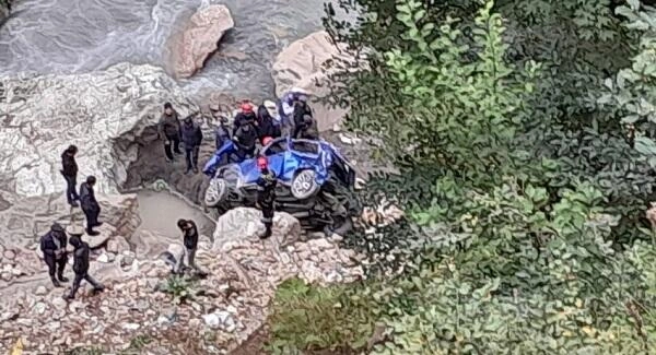 Yük maşını dərəyə aşdı, ölən var