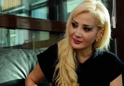 60 yaşlı Məleykə Əsədovanın gözəlliyi valeh etdi - Video