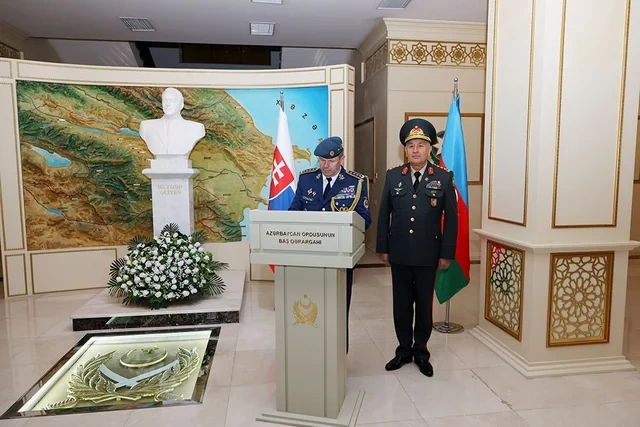Müdafiə naziri Slovakiyanın nümayəndə heyəti ilə müzakirələr apardı - Foto