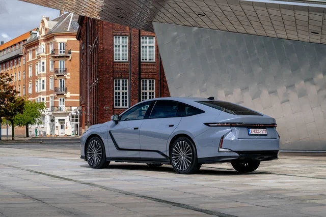 "Lexus ES" - zəriflik və innovasiyanın yeni nəsli
