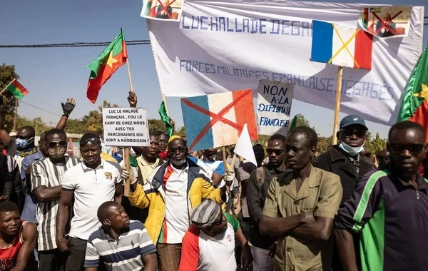 Burkina-Faso Fransa ilə diplomatik münasibətləri kəsir