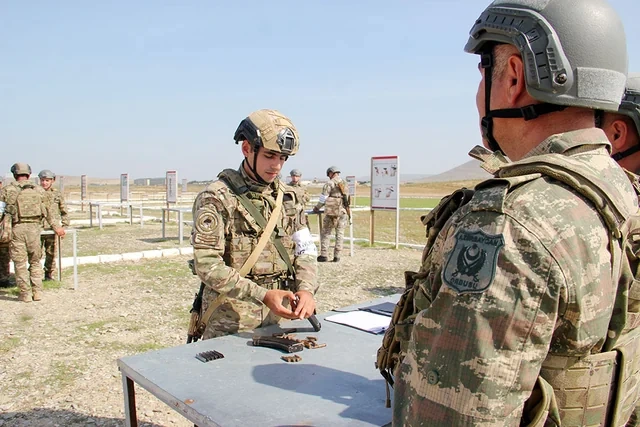 Təlim toplanışında hərbi vəzifəlilərə nə öyrədildi? - Foto
