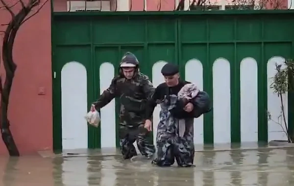 Bakıda yağan rekord yağışların səbəbi müharibədir? - Alimdən sensasion açıqlama - FOTO