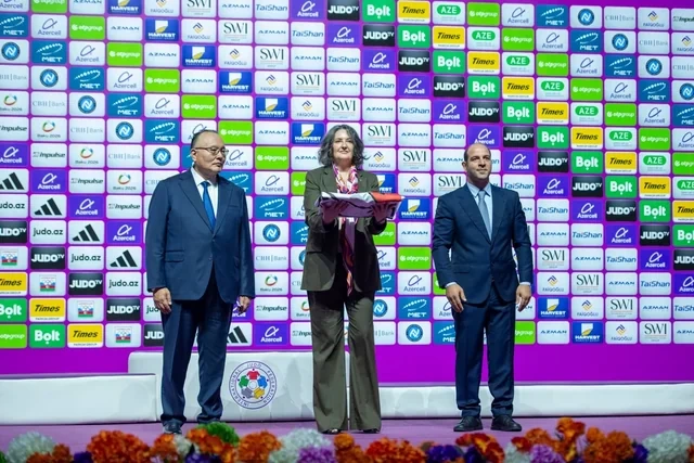 Cüdo üzrə dünya çempionatının bayrağı Qazaxıstana təhvil verilib - Foto