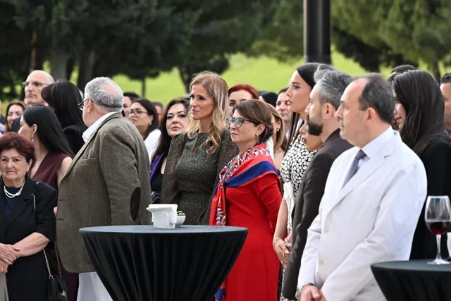 Heydər Əliyev Mərkəzində perulu rəssamın fərdi sərgisinin açılışı olub