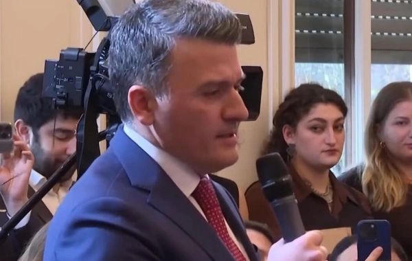 Azərbaycanın Almaniyadakı səfiri Paşinyanla erməni dilində danışdı