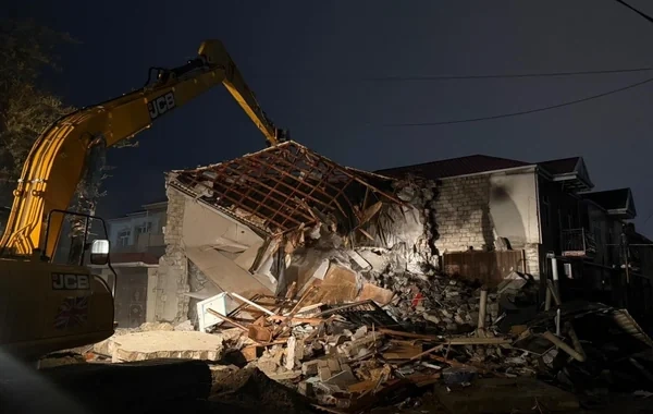 Keşlədə kollektorda qəzaya səbəb olan evin sökülməsinə başlanılıb