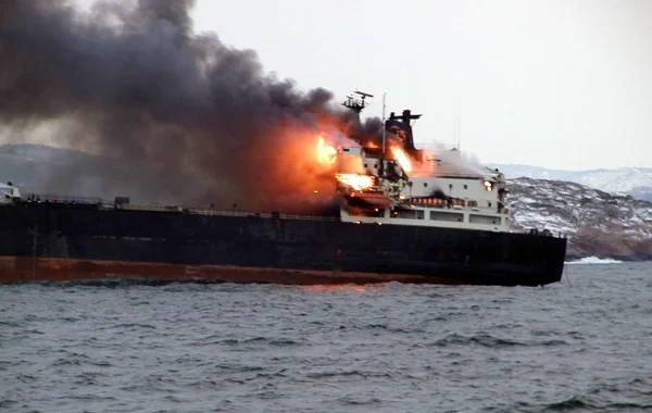 Norveç sahillərində kükürd turşusu daşıyan tanker yanıb