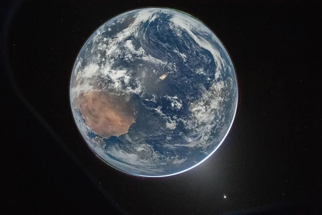 NASA-dan tarixi kadr: 54 ildən sonra astronavtlar Yer kürəsinin bütöv fotosunu çəkiblər