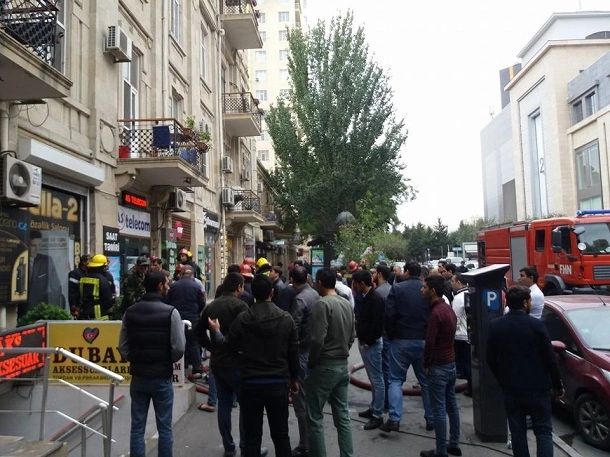 Bakıda ana iki uşağını gözəllik salonunda qoyub getdi