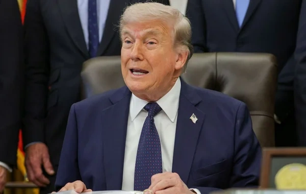 Donald Tramp həkim rolunda: Hollivud ulduzlarına diaqnoz qoydu - VİDEO