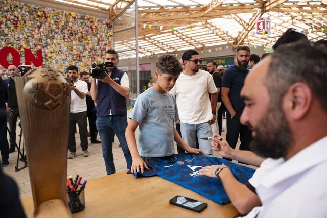 İkiqat qitə çempionları sponsor və azarkeşləri ilə görüşüblər