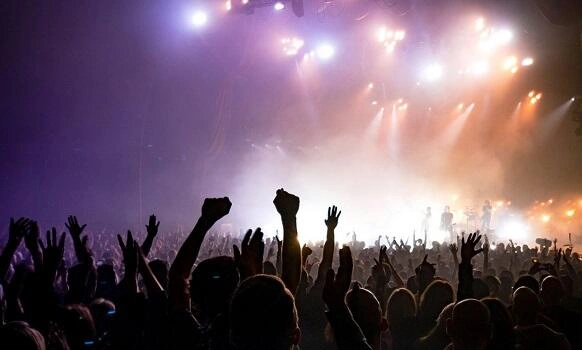 Türkiyəli məşhur müğənni Bakıya gələcək