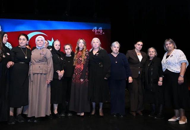 "44" bədii filminin premyerası baş tutub: Arzu Əliyeva və Alyona Əliyeva təqdimatda iştirak ediblər - Foto