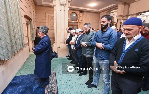 Bakıda Ramazan bayramı namazı qılınıb - FOTO
