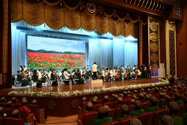 Aşqabadda Türkmənistan Dövlət Simfonik Orkestrinin konserti olub - Foto