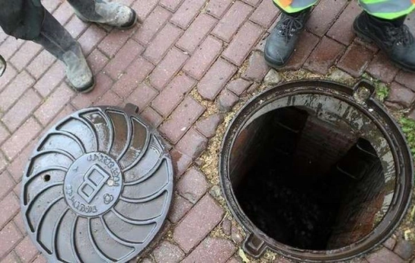 Masazırda məktəbin qarşısında lük problemi: "Neçə nəfər ora düşüb, ağzını bağlamırlar"