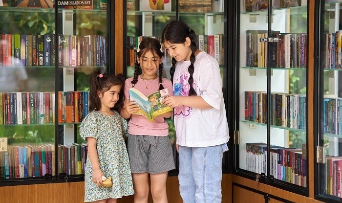 Şuşada günəş enerjisi ilə işləyən "Kitab dayanacağı"...