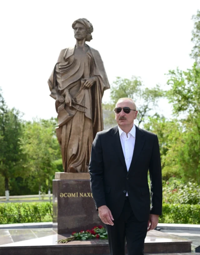 Naxçıvandakı "Əcəmi seyrangahı" istirahət kompleksində memar Əcəmi Naxçıvaninin abidəsi açılıb - FOTO