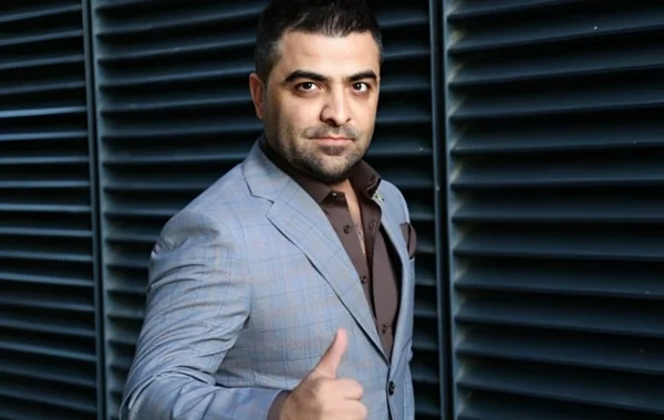 "Səhnədə alqış qazandıqca anlayıram ki, yaşadığım ağrı-acılar təsadüfi deyilmiş" - Fərda Amin bazarda satıcılıq etdiyi günlərdən danışdı - VİDEO