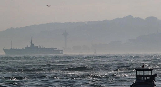 İstanbulda fırtına: Gəmilər bir-birinə çırpıldı - Video