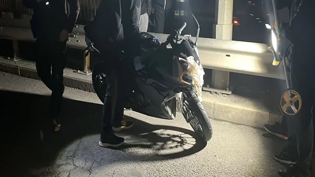 Ucarda motosiklet piyadanı vurdu: Sürücü özü də xəsarət aldı