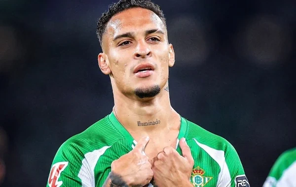 Braziliyalı futbolçu Çempionlar Liqasında oynayarkən evi qarət edildi