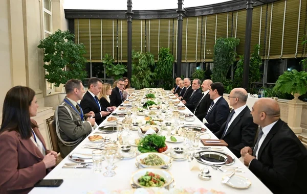 Prezident İlham Əliyevin adından İtaliya Nazirlər Şurasının sədrinin şərəfinə işçi şam yeməyi verilib - FOTO