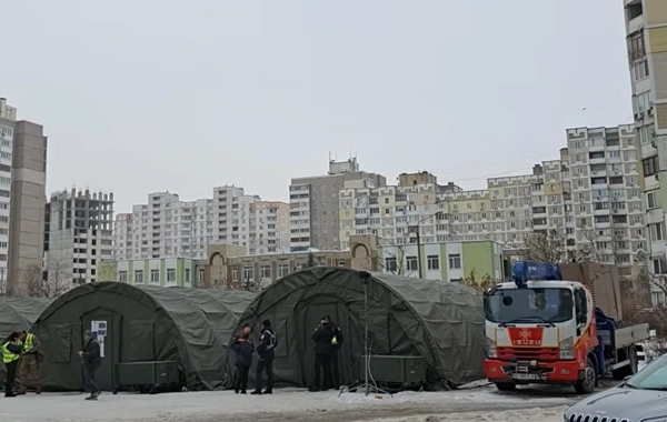 İstilikdən məhrum olan Kiyev sakinləri çadırlara köçürlər