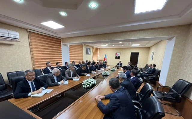 Xəzər rayonunda nöqsanlar müzakirə edilib, bir sıra vəzifəli şəxslər cəzalandırılıblar - Foto