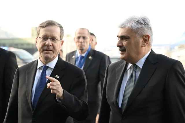 İsrail prezidenti Azərbaycana səfərə gəldi - Foto