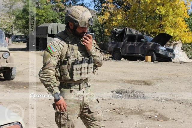 Vətən müharibəsi iştirakçısı daşlara həkk olunan məsuliyyətsizlikdən danışdı: "Şəhidlərin adları qəlbimizə yazılıb" - FOTO - VİDEO