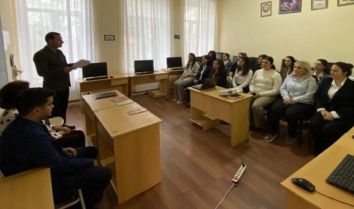 Əlilliyi olan şəxslərə xidmət göstərənlər üçün tədbir keçirildi