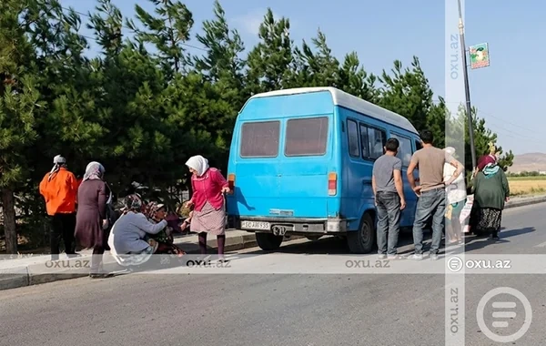 Cəlilabadda fəhlələri daşıyan mikroavtobus qəzaya uğradı - VİDEO
