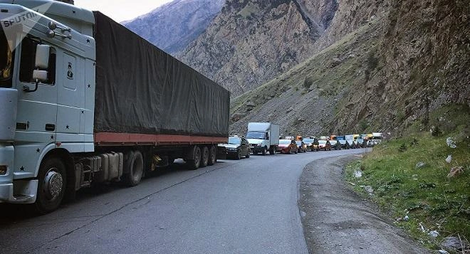 Yuxarı Lars yük maşınları üçün bağlandı