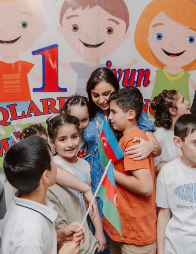 Leyla Əliyeva və Arzu Əliyeva inteqrasiya təlimli internat tipli ümumtəhsil məktəbində olublar - FOTO