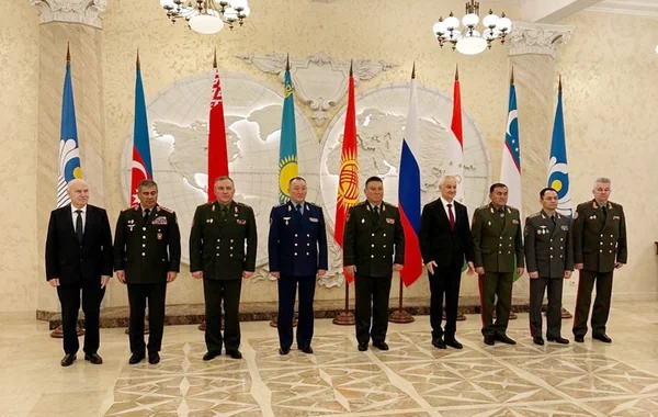 Zakir Həsənov MDB Müdafiə Nazirləri Şurasının iclasında iştirak edib, rusiyalı həmkarı ilə görüşüb
