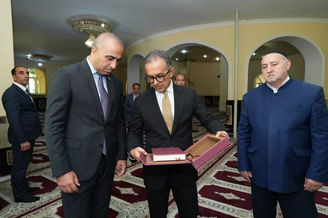 Ramin Məmmədov Biləsuvarda iki məscidi ziyarət edib - FOTO