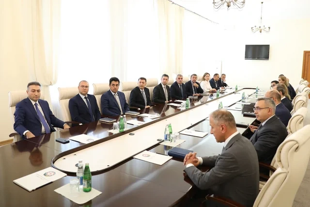 Teymur Musayev xələfini kollektivə təqdim etdi - Foto