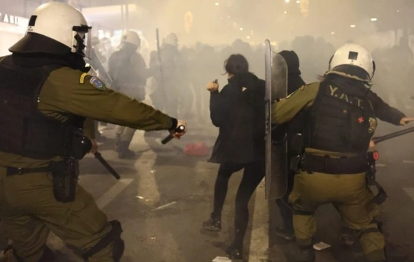 Afinada polislə etirazçılar arasında toqquşma: Onlarla insan saxlanıldı