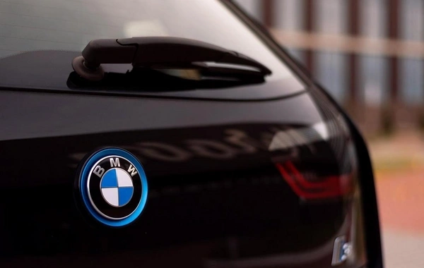 BMW yüzminlərlə avtomobilini geri çağırır